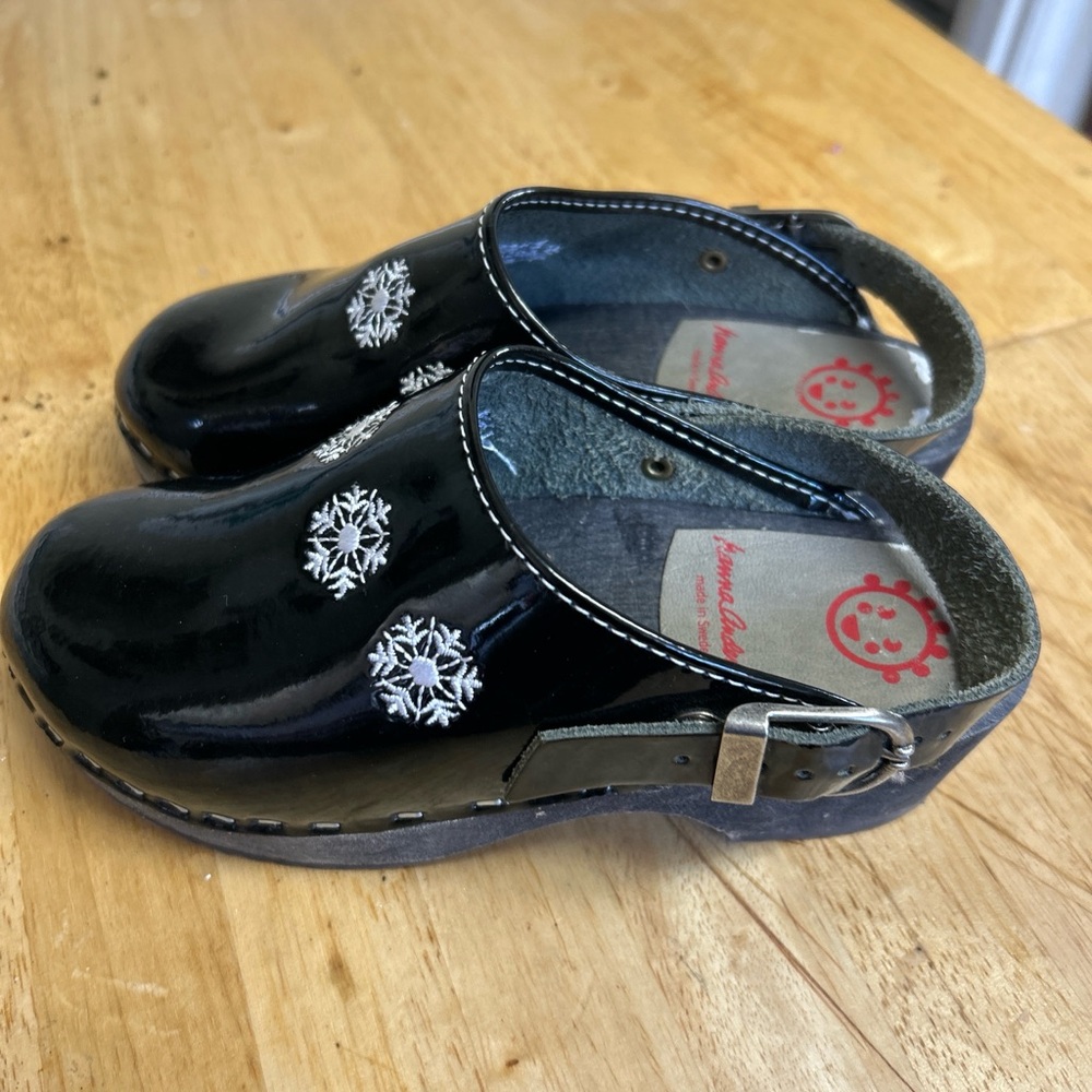 Black Slippers with Comfortable Footbed and Open Back